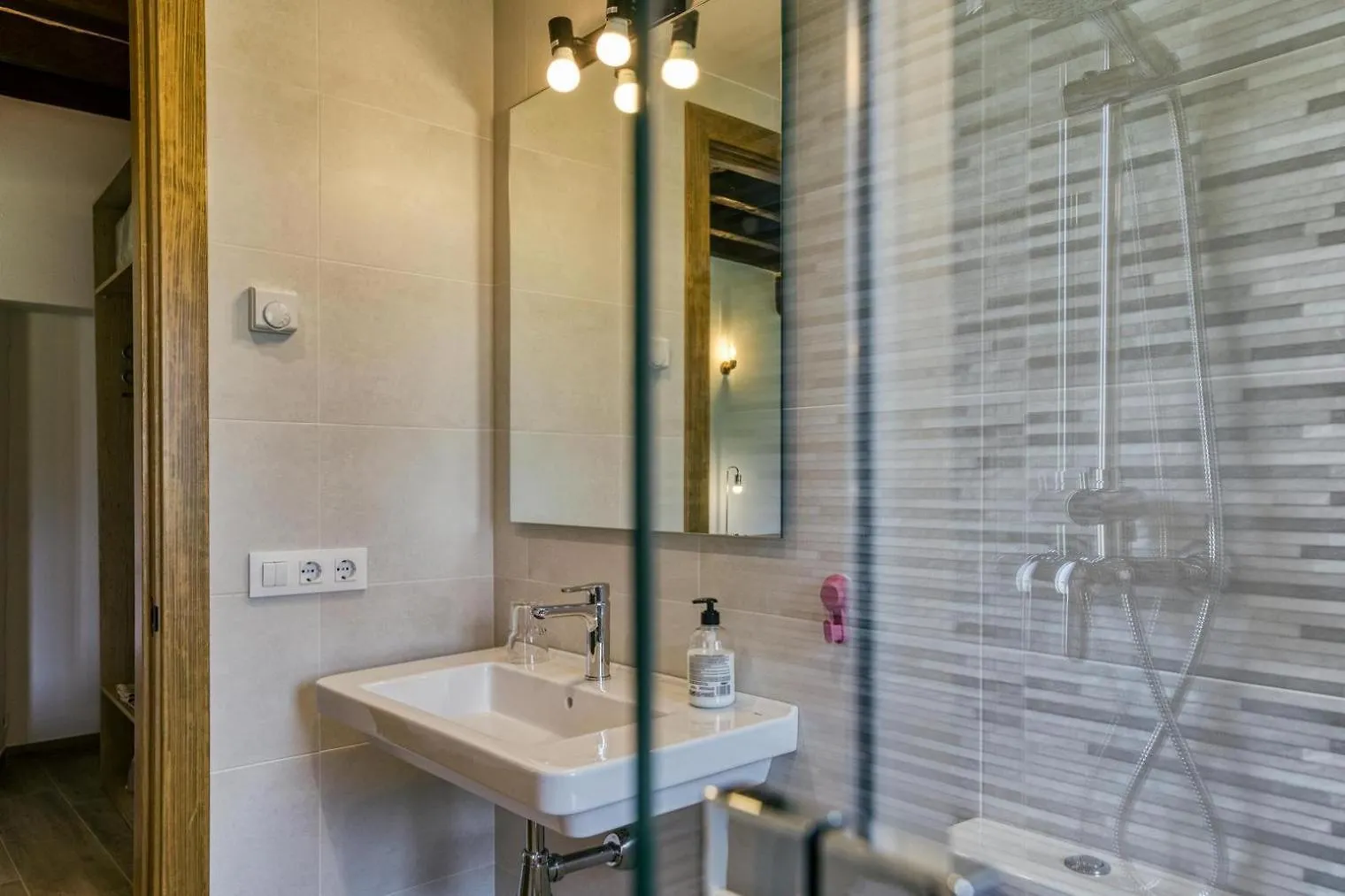 Casa Rural Mas Plantalech Girona Apartment